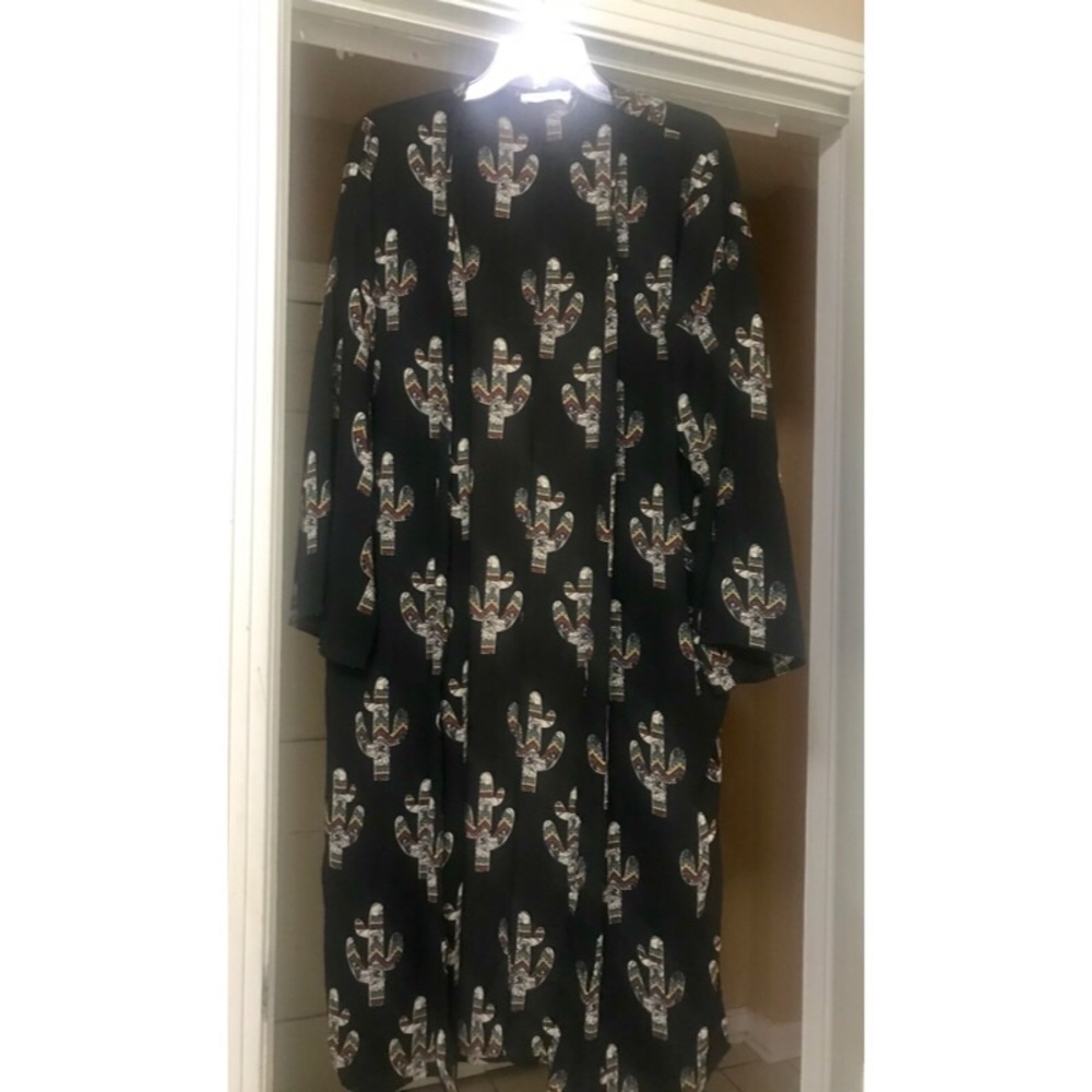 Like new Peach Love cactus print duster
